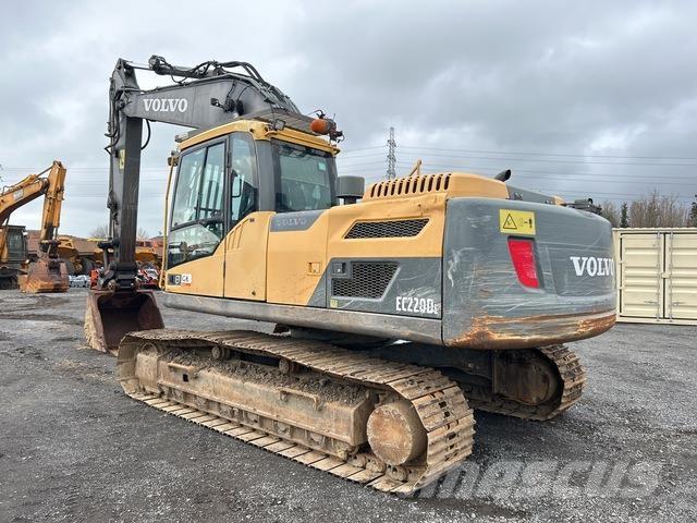 Volvo EC220DL حفارات زحافة