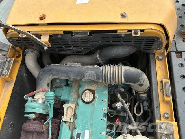 Volvo EC220DL حفارات زحافة