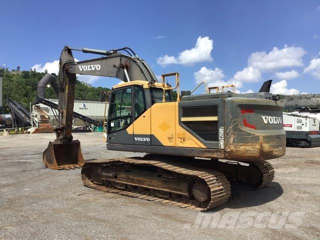 Volvo EC250EL حفارات زحافة