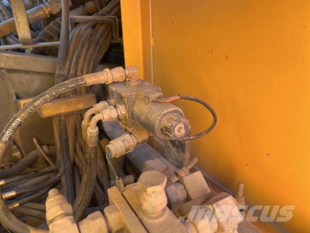 Volvo EC290BLC حفارات زحافة