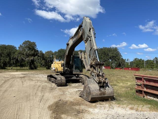 Volvo EC300DL حفارات زحافة