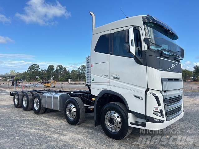 Volvo FH16 شاحنات بمقصورة وهيكل