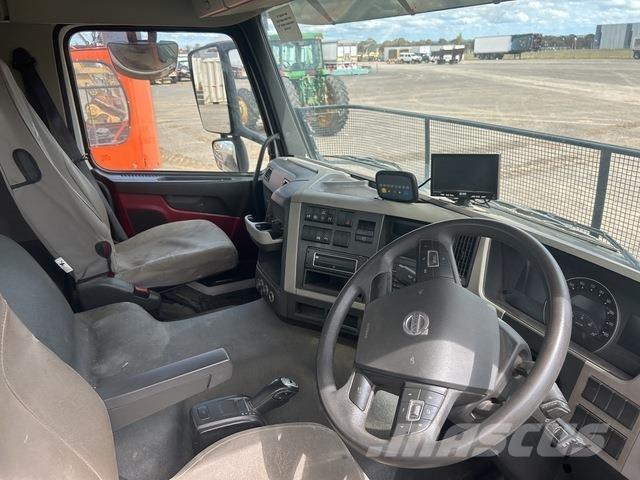 Volvo FM11 شاحنات مزدوجة / خلخلة