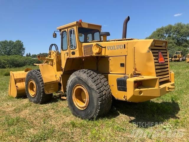 Volvo L120 لوادر بعجل
