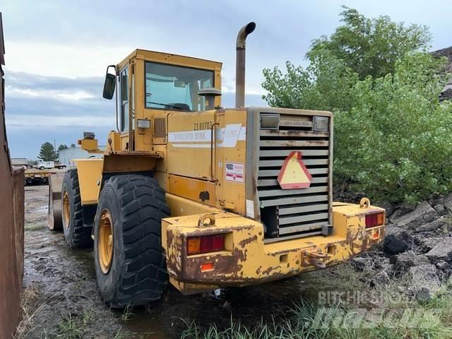 Volvo L120C لوادر بعجل
