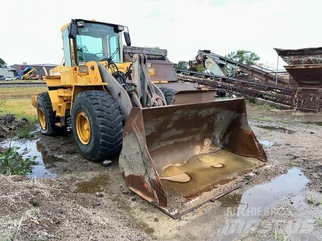 Volvo L120C لوادر بعجل