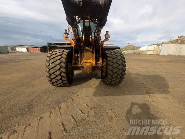 Volvo L180H لوادر بعجل