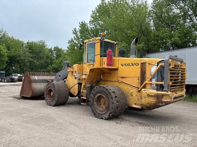 Volvo L220E لوادر بعجل