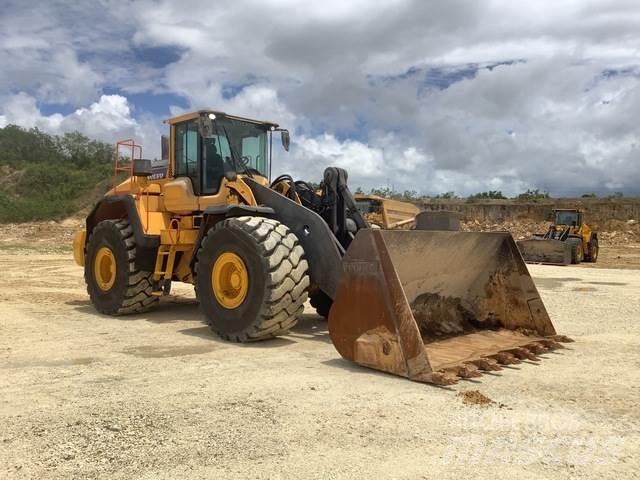 Volvo L220H لوادر بعجل