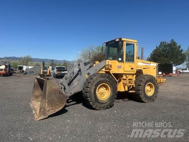 Volvo L70D لوادر بعجل
