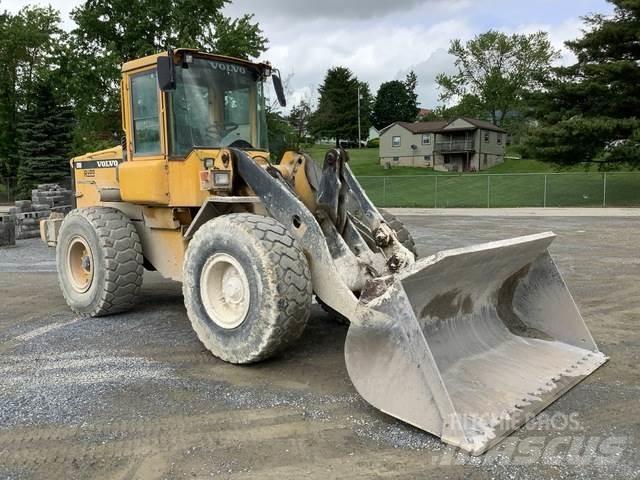 Volvo L70D لوادر بعجل