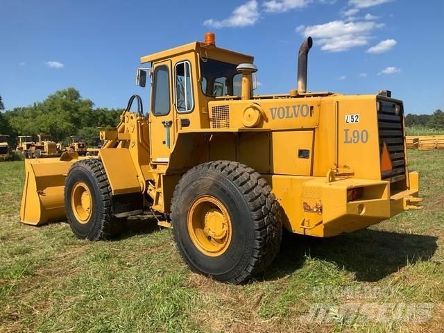 Volvo L90 لوادر بعجل