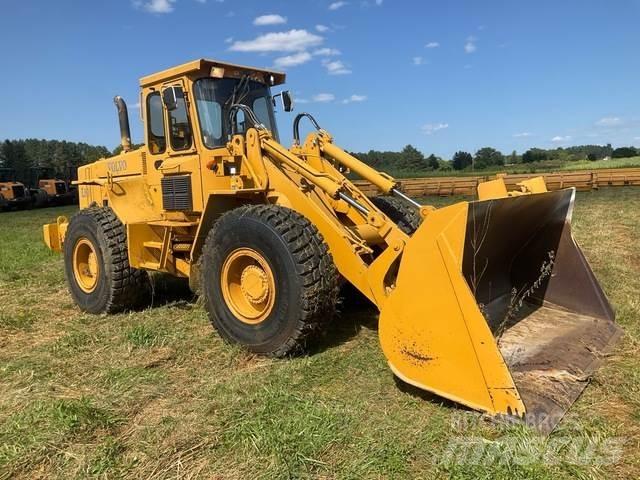 Volvo L90 لوادر بعجل