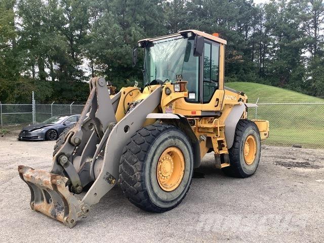 Volvo L90F لوادر بعجل