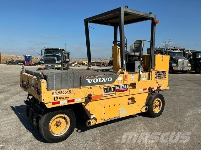 Volvo PT125 مداحل ذات إطارات هوائية