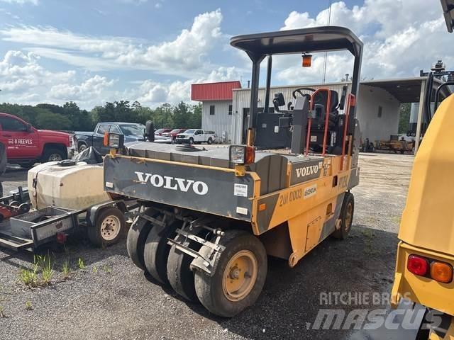 Volvo PT125C مداحل ذات إطارات هوائية