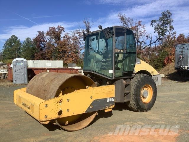 Volvo SD100D مداحل أحادية الأسطوانة