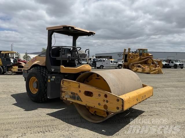 Volvo SD115 مداحل أحادية الأسطوانة