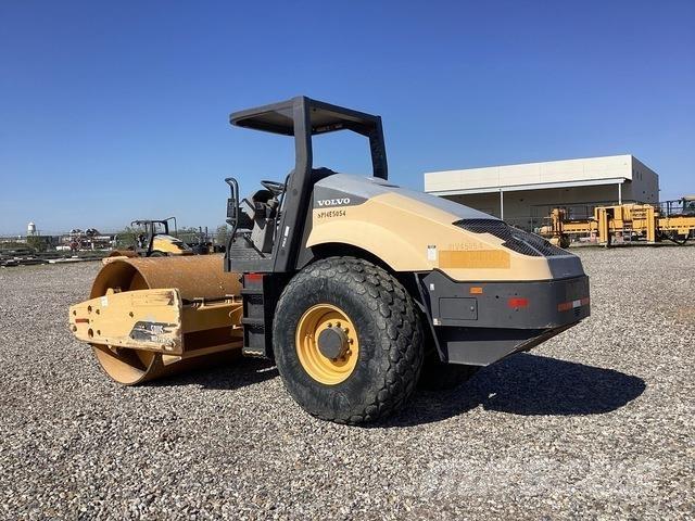 Volvo SD115 مداحل أحادية الأسطوانة