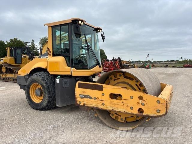 Volvo SD115 مداحل أحادية الأسطوانة