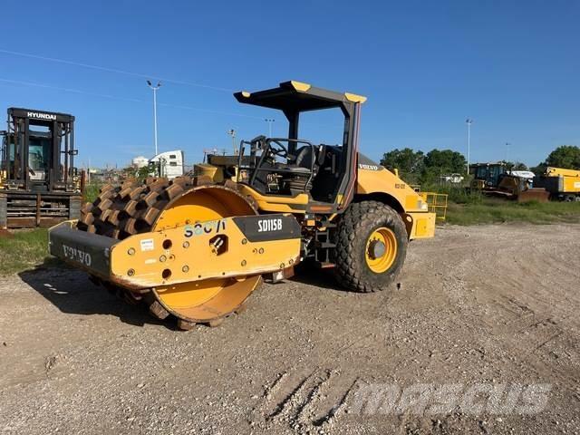 Volvo SD115B مداحل أحادية الأسطوانة