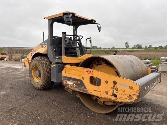 Volvo SD115B مداحل أحادية الأسطوانة