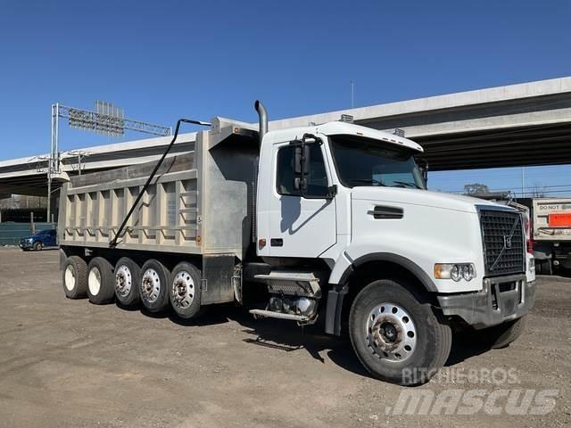 Volvo VHD شاحنات قلابة