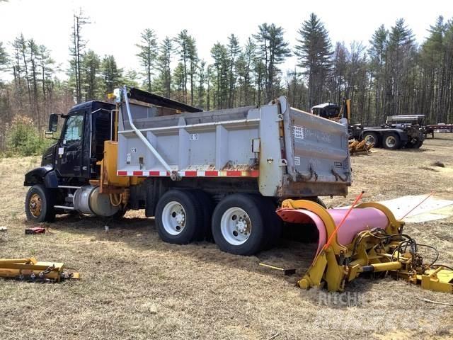 Volvo VHD شاحنات قلابة