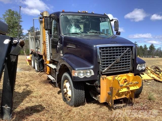 Volvo VHD شاحنات قلابة