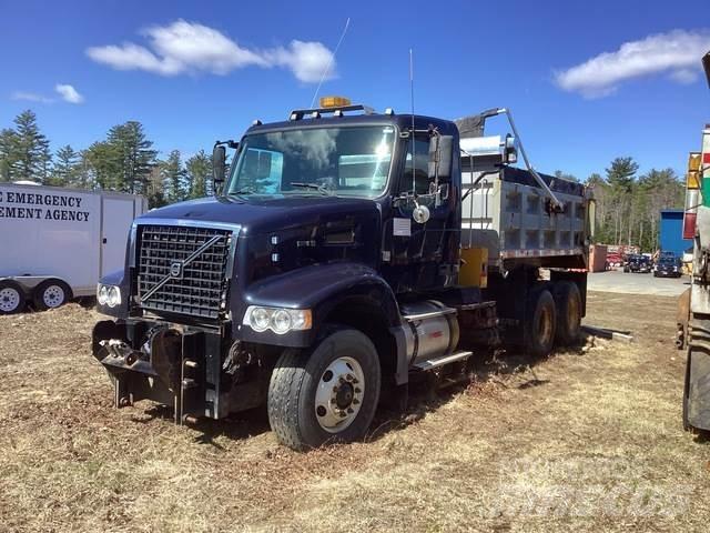 Volvo VHD شاحنات قلابة