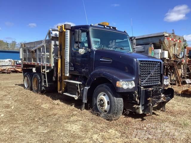 Volvo VHD شاحنات قلابة
