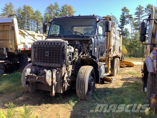 Volvo VHD حراثات ونصول الجليد