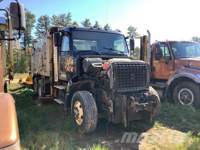 Volvo VHD حراثات ونصول الجليد