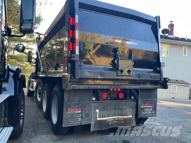 Volvo VHD شاحنات قلابة