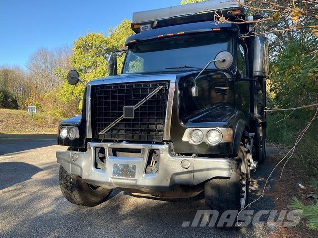 Volvo VHD شاحنات قلابة