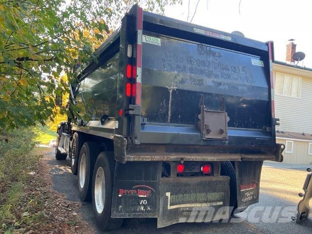 Volvo VHD شاحنات قلابة