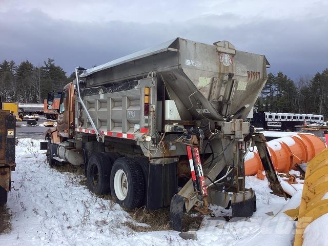 Volvo VHD حراثات ونصول الجليد