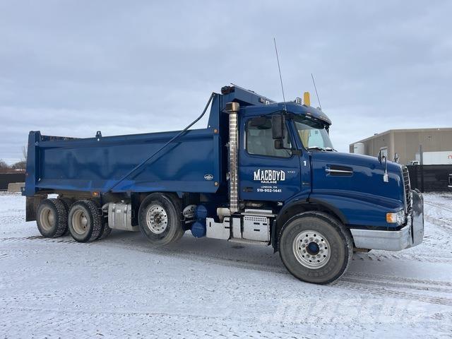 Volvo VHD شاحنات قلابة