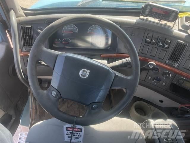 Volvo VHD104F شاحنات أخرى
