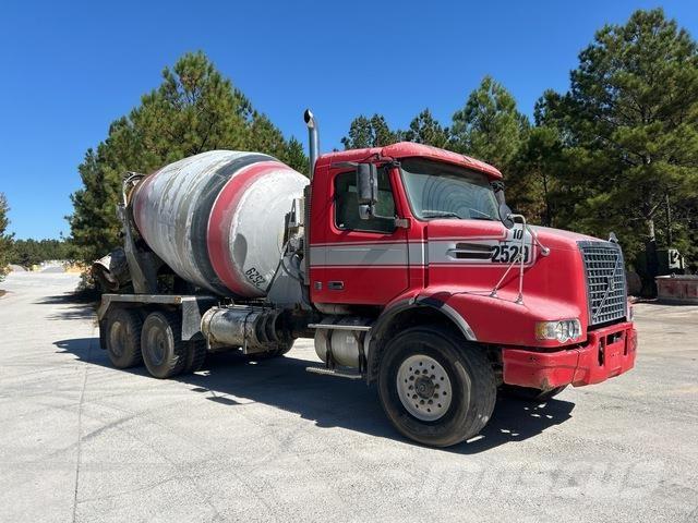 Volvo VHD64B شاحنات أخرى