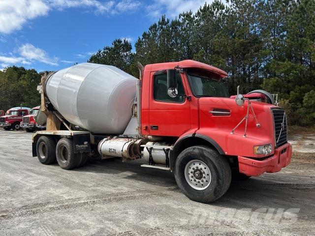 Volvo VHD64B شاحنات أخرى