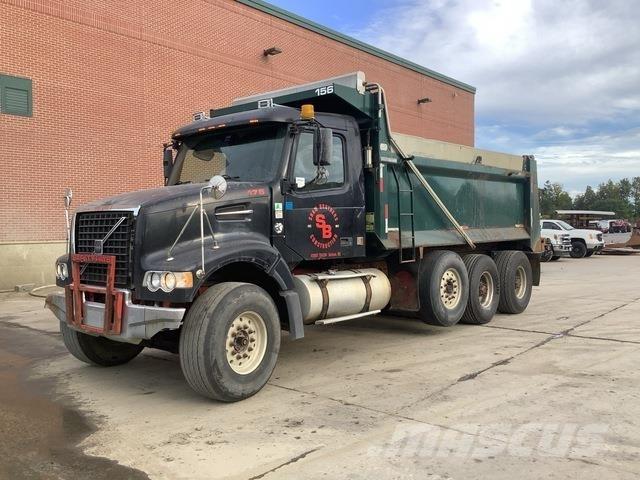 Volvo VHD84F شاحنات قلابة