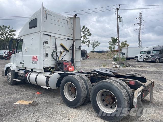 Volvo VLN670 وحدات الجر