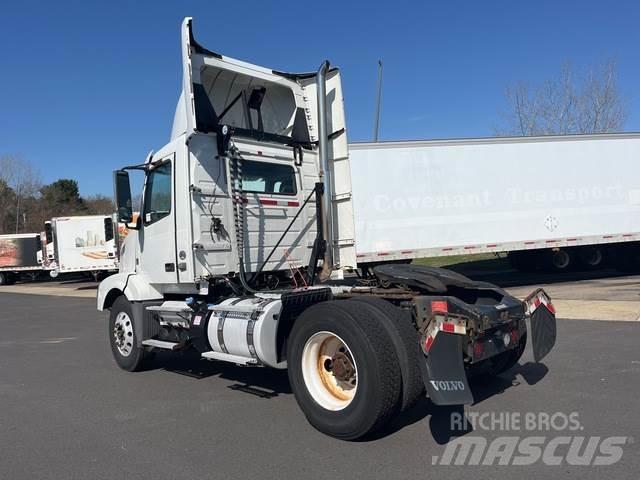 Volvo VNL وحدات الجر