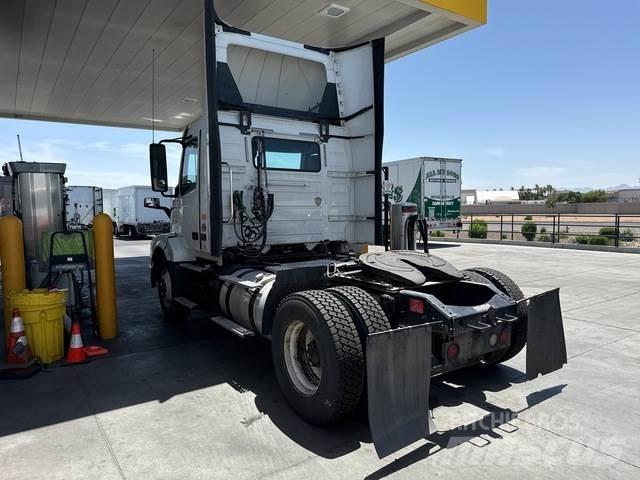 Volvo VNL وحدات الجر