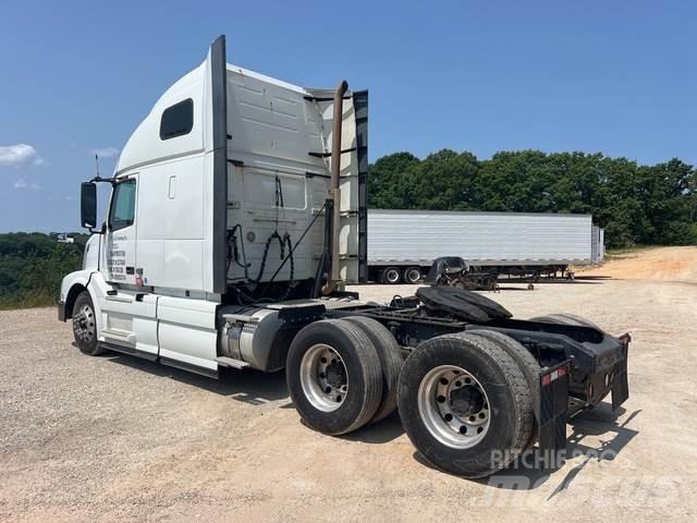 Volvo VNL وحدات الجر
