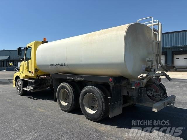 Volvo VNL صهاريج مياه