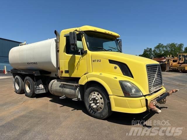 Volvo VNL صهاريج مياه
