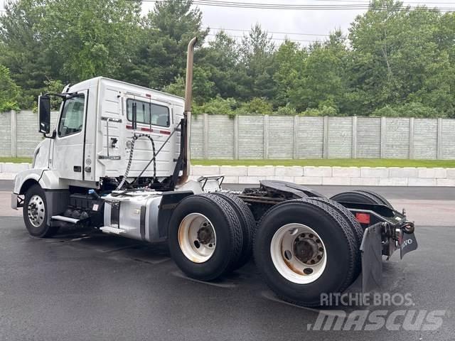 Volvo VNL وحدات الجر