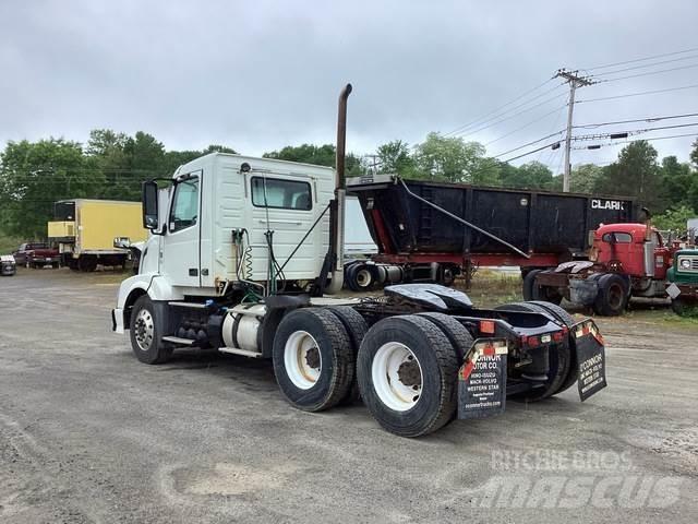 Volvo VNL وحدات الجر